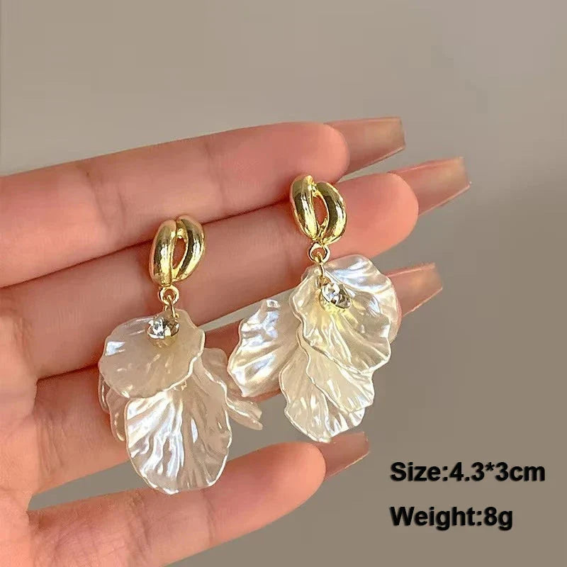 White Flower & Butterfly Dangle Earrings – Acrylic Pearl Heart Jewelry