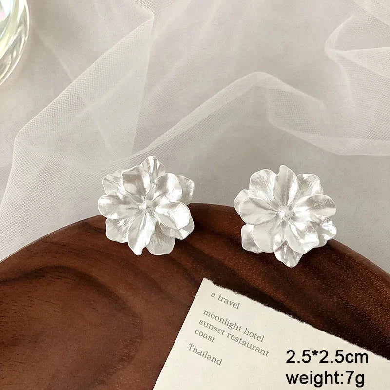 White Flower & Butterfly Dangle Earrings – Acrylic Pearl Heart Jewelry
