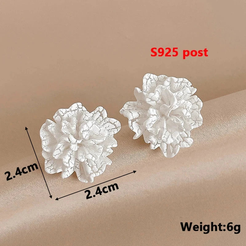 White Flower & Butterfly Dangle Earrings – Acrylic Pearl Heart Jewelry