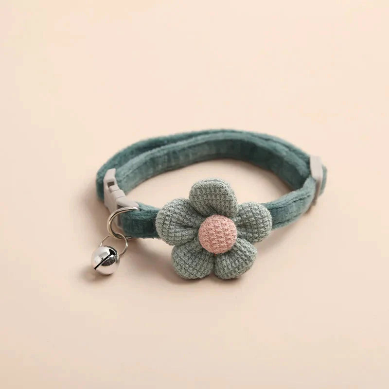 Adjustable Flower Cat Collar with Bell – Cute Breakaway Pet Collar for Kittens & Small Dogs