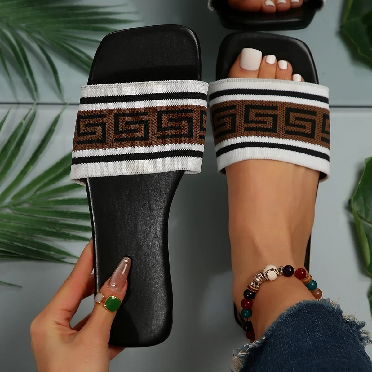 Designer style casual slippers