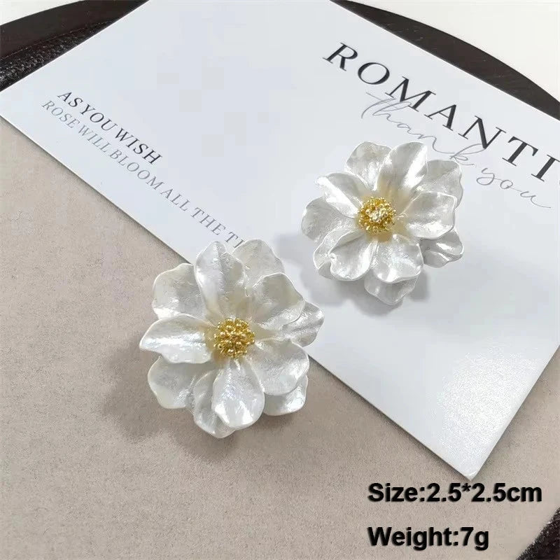 White Flower & Butterfly Dangle Earrings – Acrylic Pearl Heart Jewelry