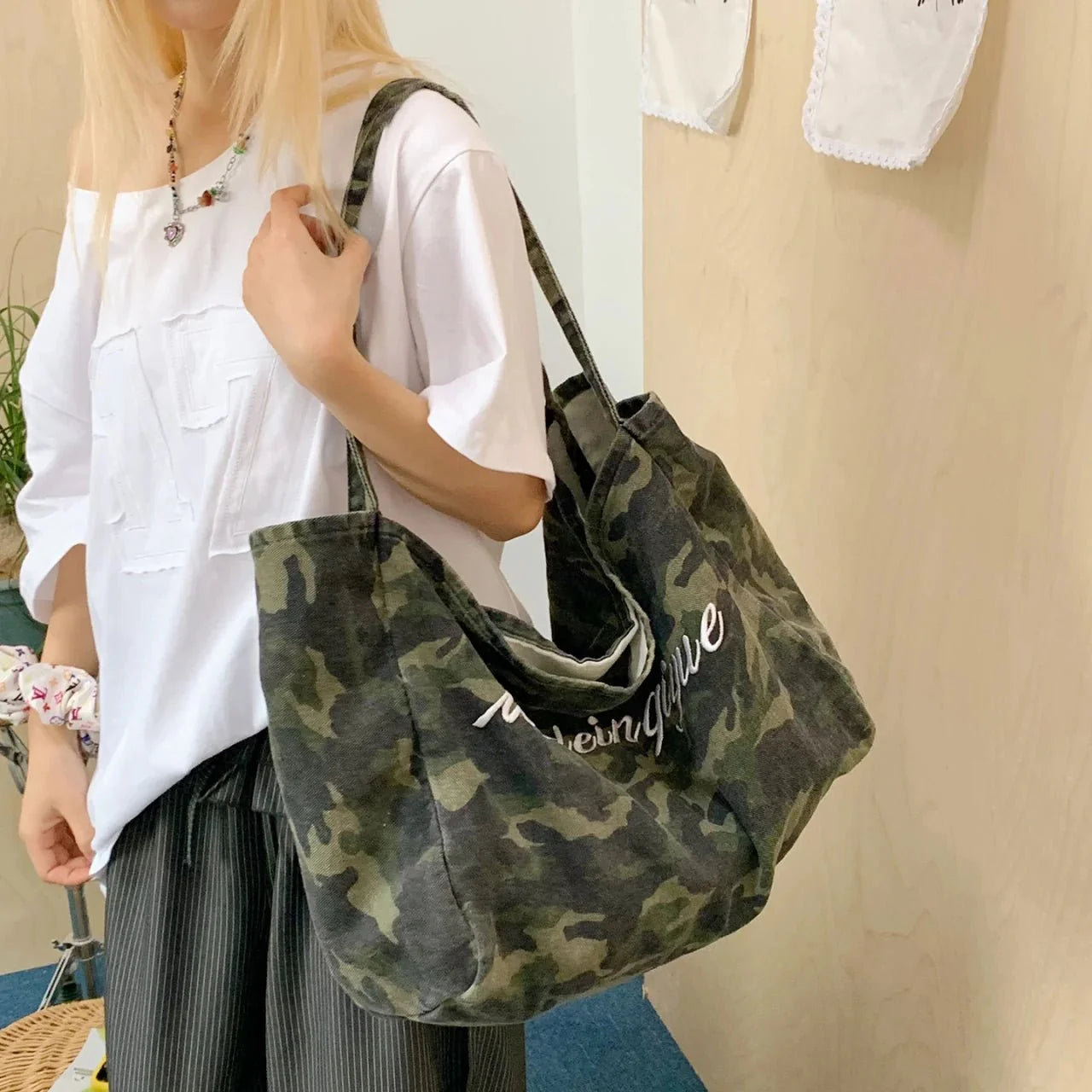 Eco-Friendly Canvas Shoulder Bag – Versatile Camouflage Tote